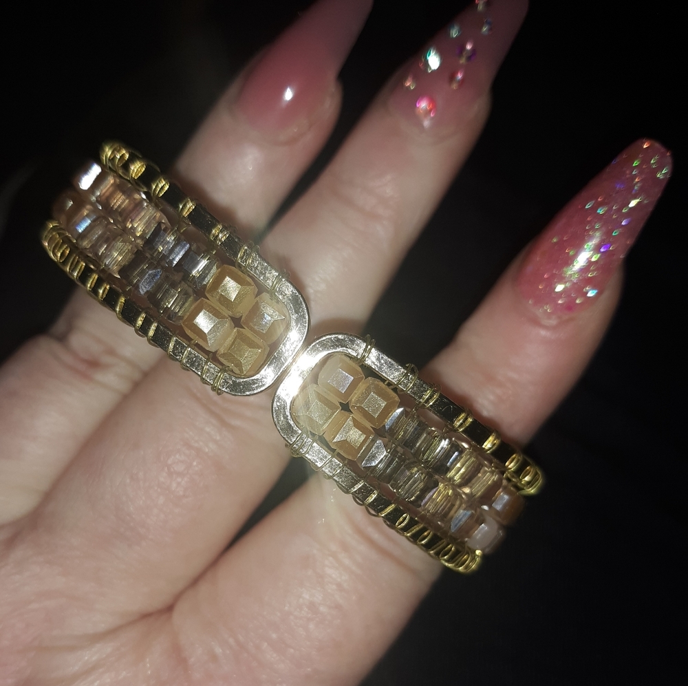 Vtg bracelet crystal beaded Statement wire with hinge close